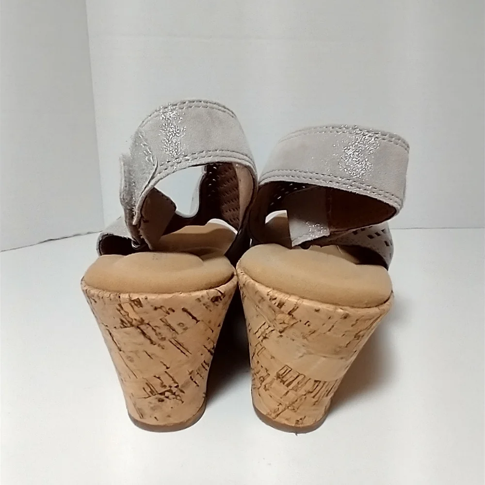 Rockport Briah Perforated Slingback Wedge, Silver Metallic Leather,‎ Size 8.5